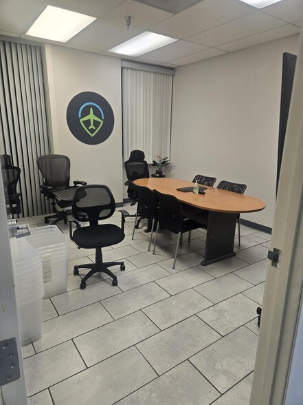 More Photos Of 12900 Simms Ave, Hawthorne Truck Terminal For Lease