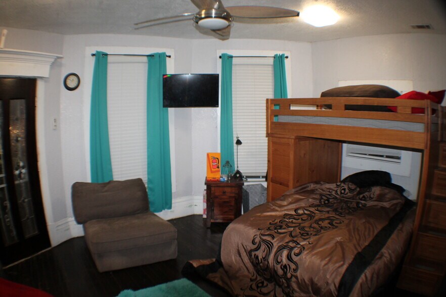 More Photos Of 3520 Broadway St, Houston Multifamily For Sale