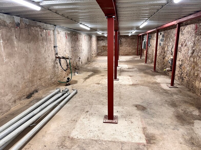 More Photos Of 10 S Park Ave, Lombard Storefront For Lease