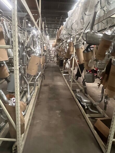 More Photos Of 1032-1034 Saw Mill Run Blvd W, Pittsburgh Light Manufacturing For Lease