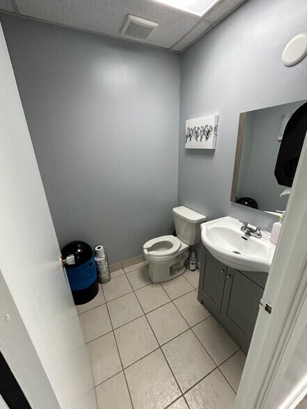 More Photos Of 2465 Cawthra Rd, Mississauga Light Distribution For Sale