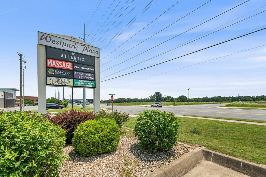 More Photos Of 1380 SW Westpark Dr, Bentonville Storefront For Lease