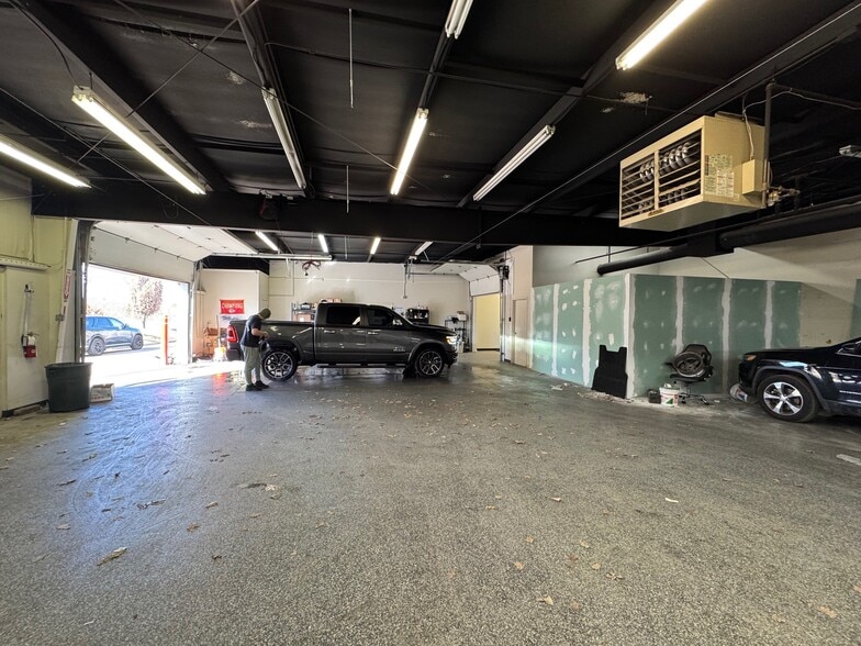 More Photos Of 6801 Hedge Lane Ter, Shawnee Showroom For Sale