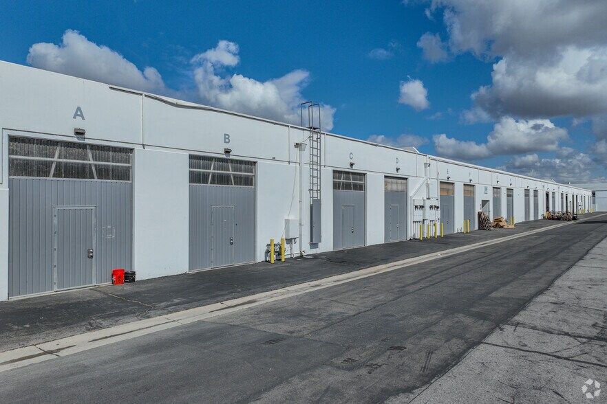 More Photos Of 3911 E La Palma Ave, Anaheim Warehouse For Lease