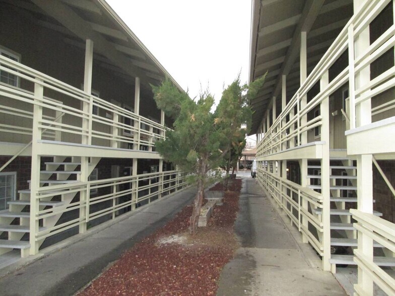 More Photos Of 8-10 S 11th Ave, Yakima Apartments For Sale