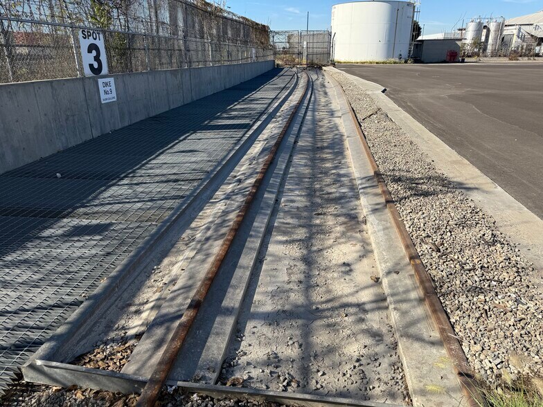 More Photos Of 4542 Dunham St, Commerce Warehouse For Lease