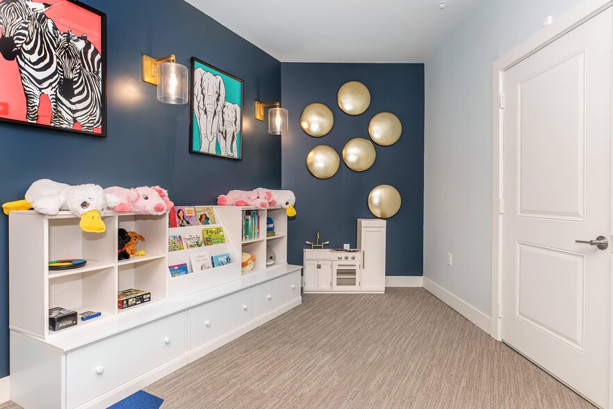 More Photos Of 515 West Ave, Norwalk Unknown For Lease