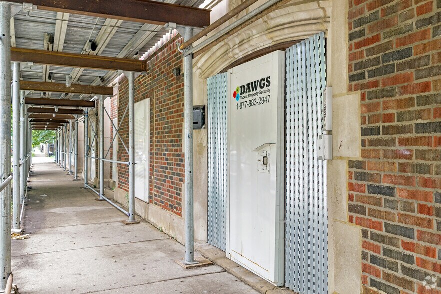 More Photos Of 7549 S Kingston Ave, Chicago Apartments For Sale