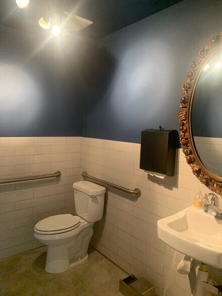 More Photos Of 3310 Ramada Dr, Paso Robles Flex For Lease