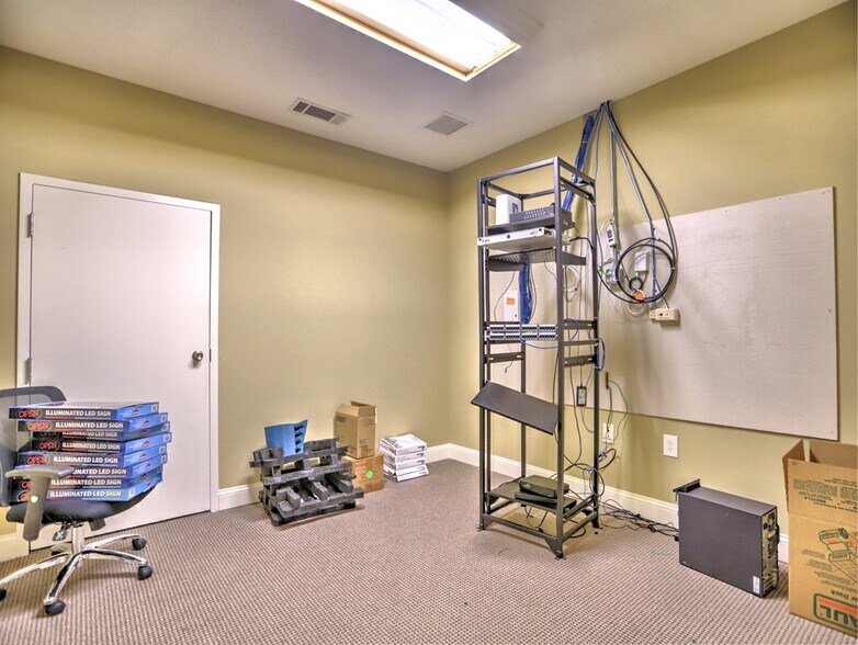 More Photos Of 2487 Cedarcrest Rd, Acworth Office For Lease