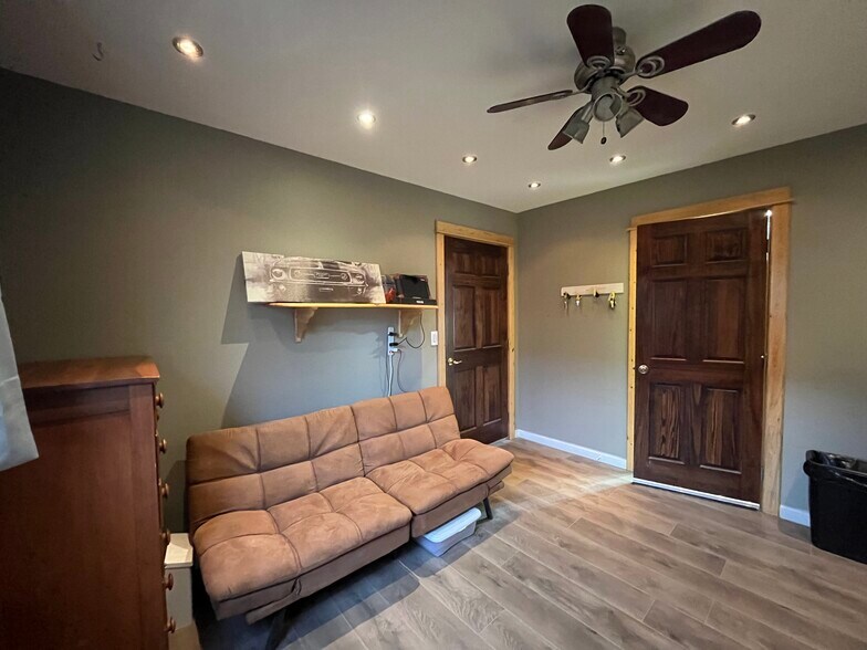 More Photos Of 602 E 6th St, Sheridan Industrial For Sale