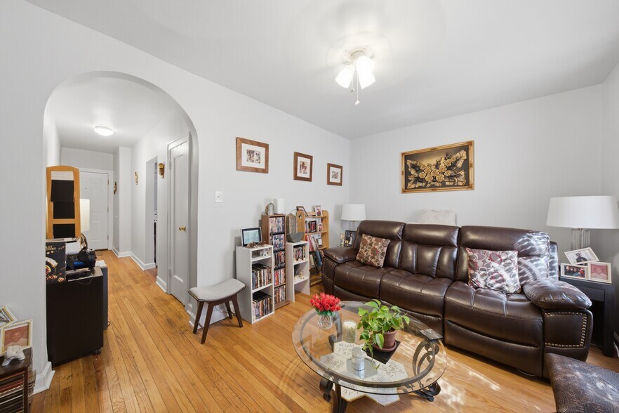 More Photos Of 4742-4748 S Drexel Blvd, Chicago Apartments For Sale