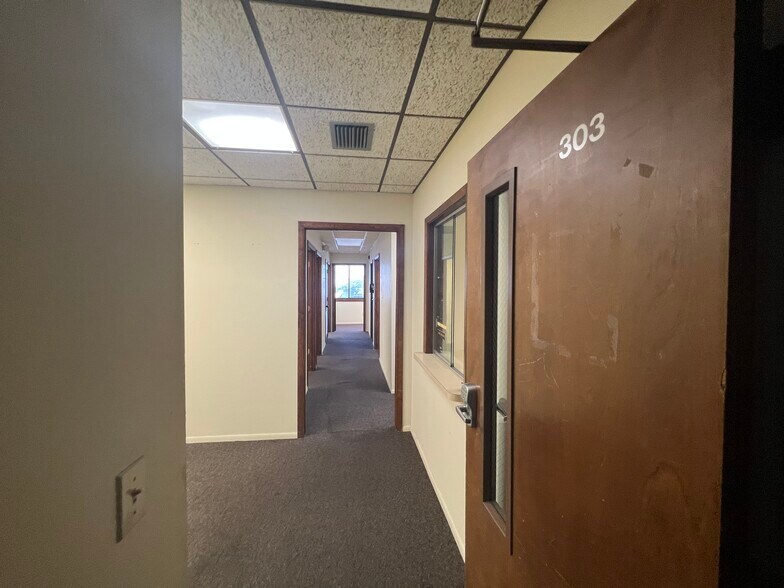 More Photos Of 420 Tamiami Trl S, Venice Medical For Sale