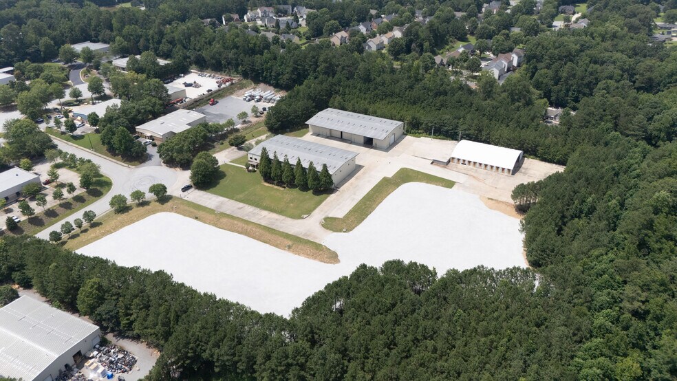 More Photos Of 6727 Oak Ridge Commerce Way, Austell Warehouse For Lease