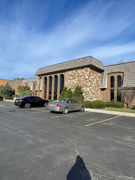 More Photos Of 6420 W 127th St, Palos Heights Office For Lease