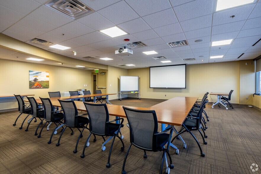 More Photos Of 2120 S 72nd St, Omaha Office For Sale