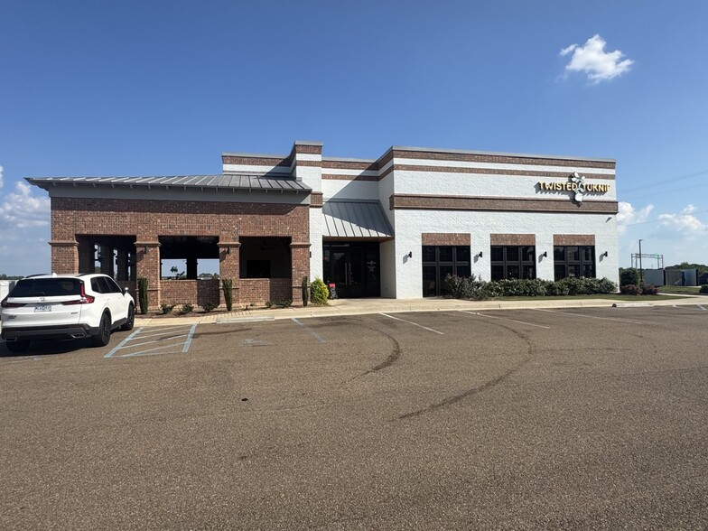 More Photos Of 166 Calhoun Station Pky, Gluckstadt Restaurant For Sale