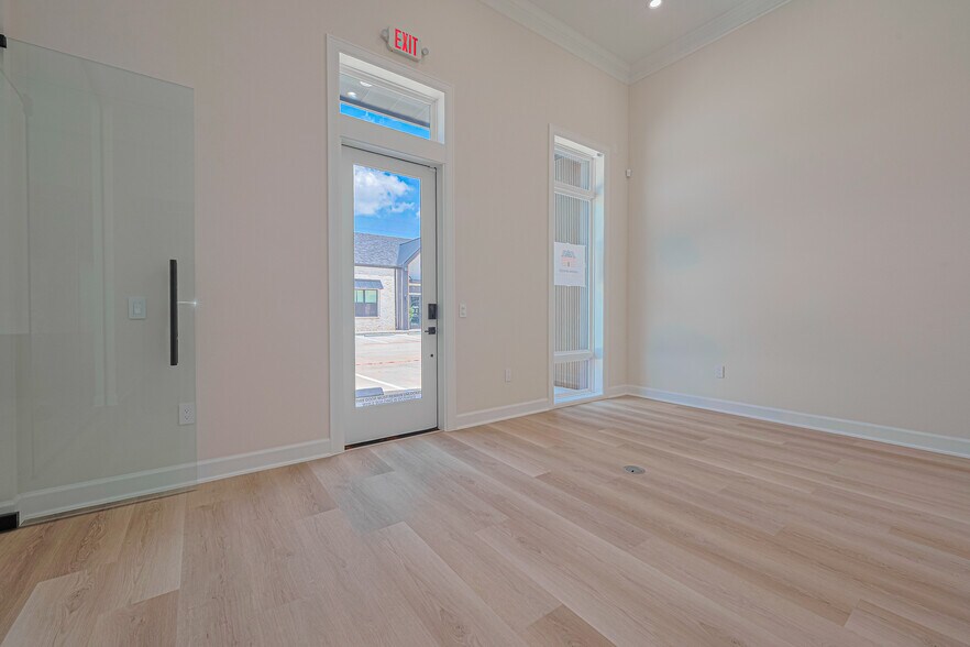 More Photos Of 1325 Main St, Katy Office Residential For Lease