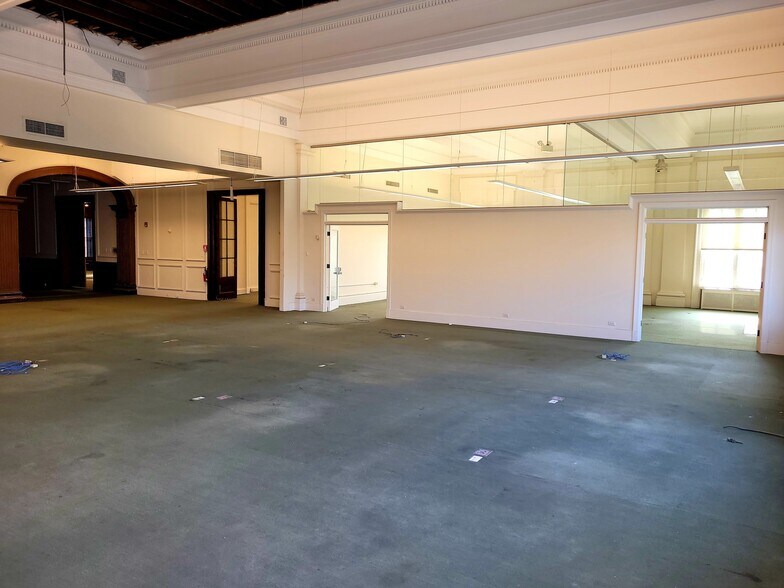 More Photos Of 1110 W 35th St, Chicago Office For Sale