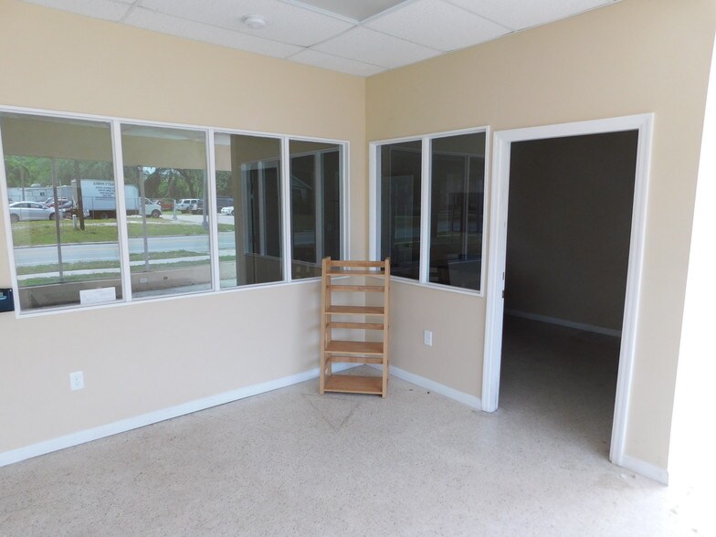 More Photos Of 1512 E Gary Rd, Lakeland Flex For Sale
