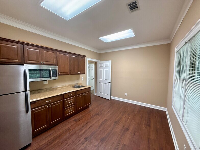 More Photos Of 500 Sun Valley Dr, Roswell Office For Sale