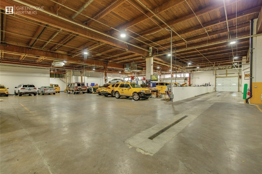 More Photos Of 3800 N Milwaukee Ave, Chicago Warehouse For Lease