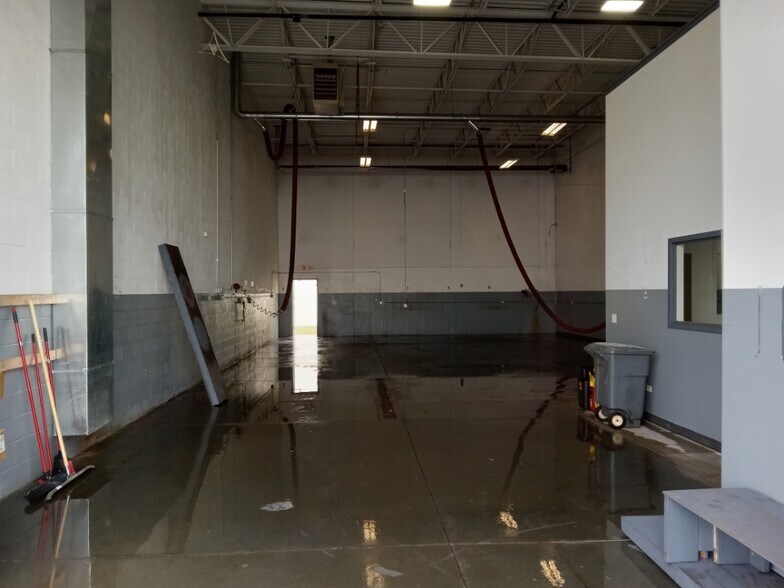 More Photos Of 1730 Afton Rd, Sycamore Warehouse For Lease