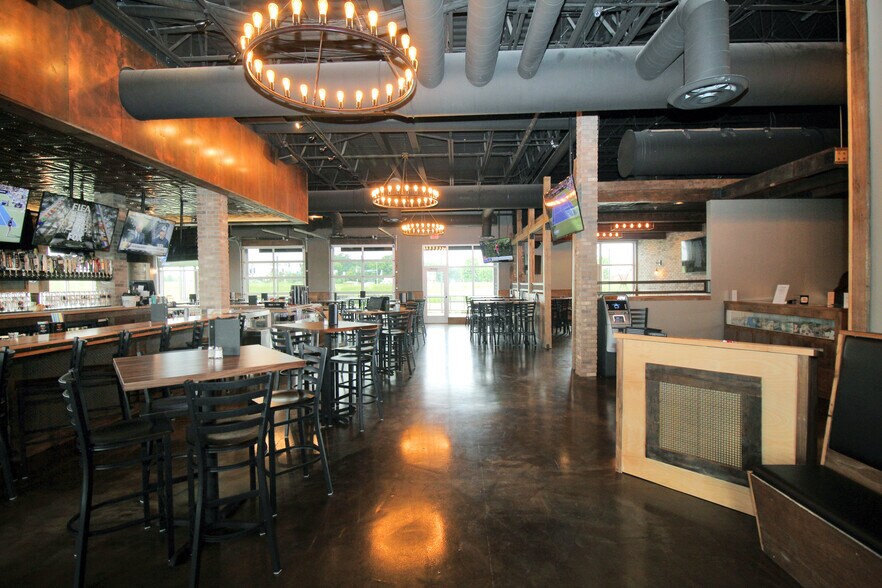 More Photos Of 1710 Crossings Blvd, Shakopee Restaurant For Sale