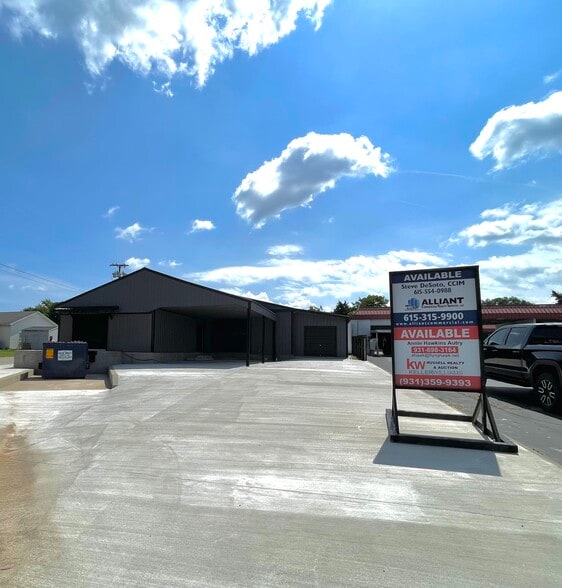 More Photos Of 341 Darnell Mealer Rd, Lewisburg Showroom For Lease