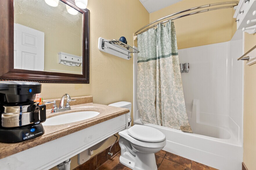 More Photos Of 603 N River St, Hot Springs Hotel For Sale