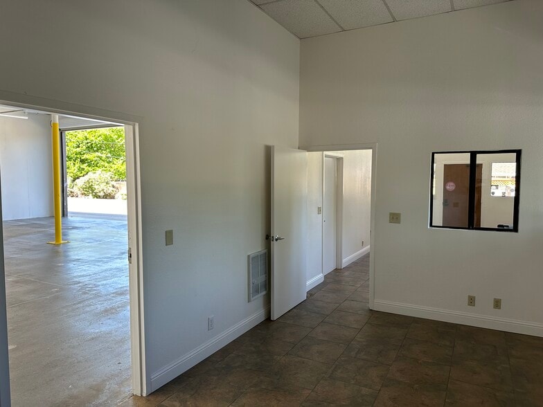 More Photos Of 151 E Evelyn Ave, Mountain View Service For Lease