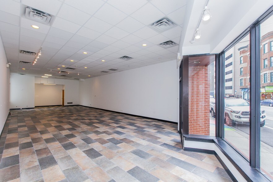 More Photos Of 2863-2865 N Clark St, Chicago Apartments For Lease