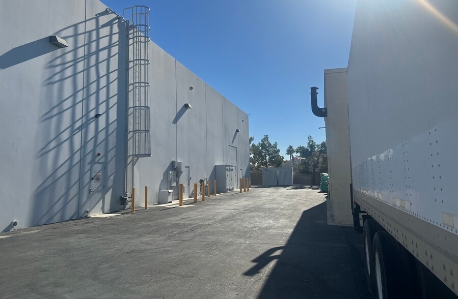 More Photos Of 2057 E Maule Ave, Las Vegas Warehouse For Lease