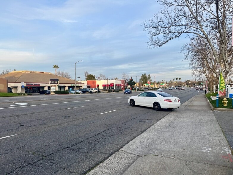 More Photos Of 5800 Madison Ave, Sacramento Restaurant For Lease