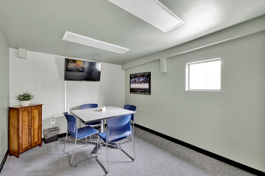 More Photos Of 3455 Ocean View Blvd, Glendale Office For Lease