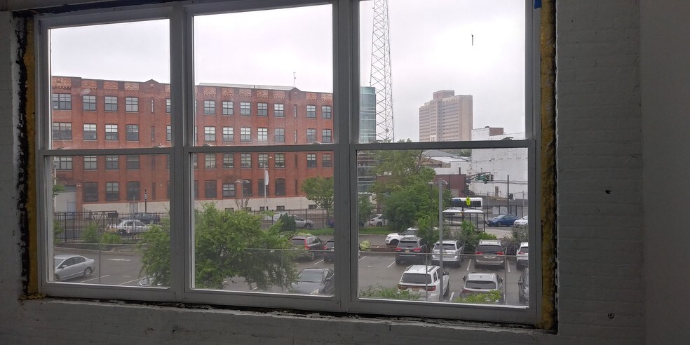 More Photos Of 60 Dickerson St, Newark Light Manufacturing For Lease