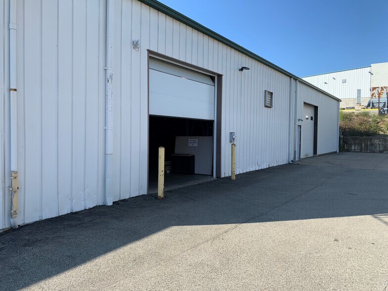More Photos Of 5372 Enterprise Blvd, Bethel Park Warehouse For Lease