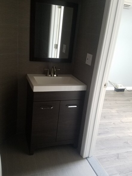More Photos Of 828 Hempstead Tpke, Franklin Square Medical For Sale