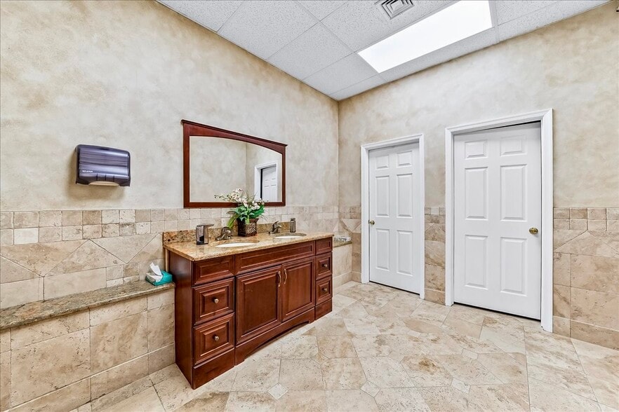 More Photos Of 101 E Darby Rd, Havertown Office For Sale