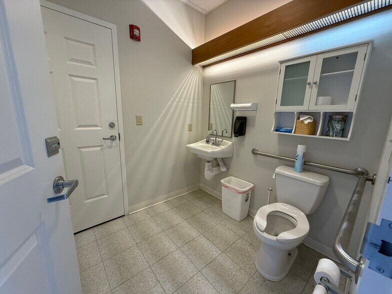 More Photos Of 1900 E Bay Dr, Largo Medical For Sale