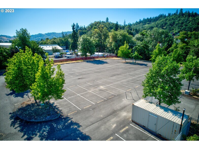 More Photos Of 0 DIAMOND LAKE blvd, Roseburg Land For Sale