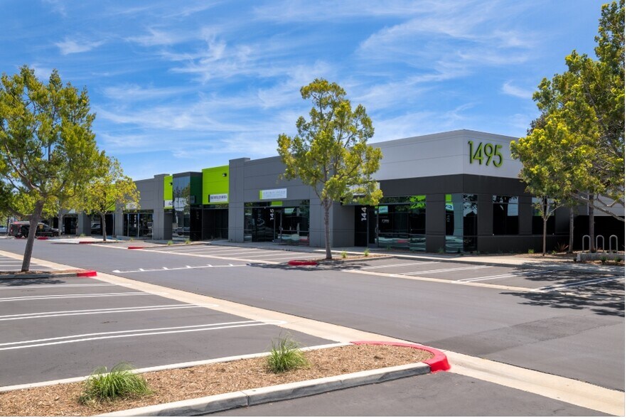 More Photos Of 1495 Poinsettia Ave, Vista Showroom For Lease