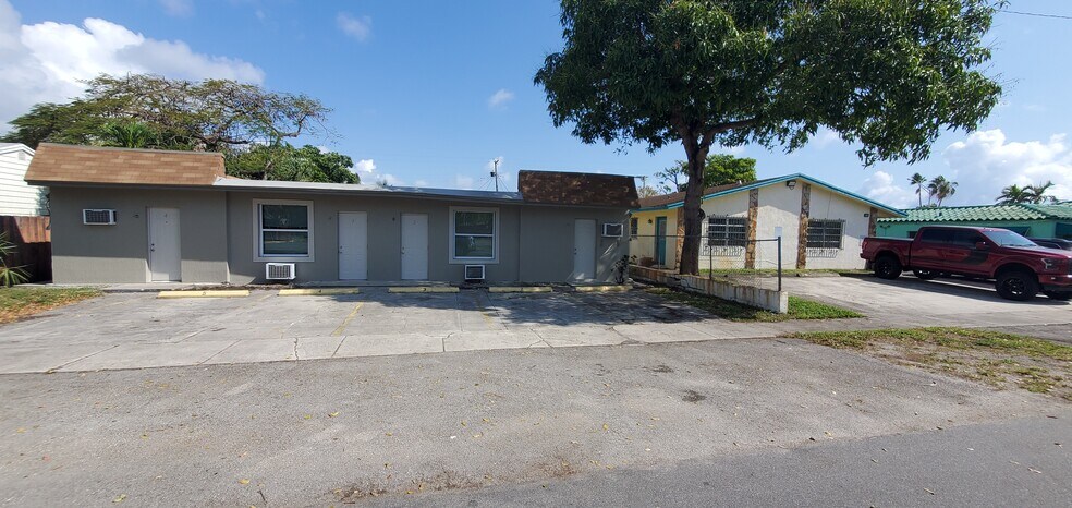 More Photos Of 24 SW 13th St, Dania Beach Apartments For Sale