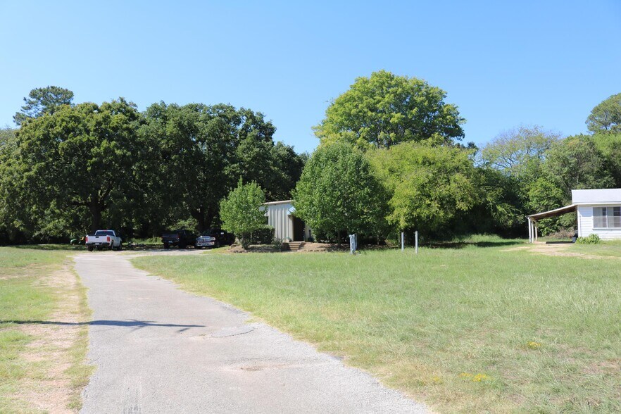 More Photos Of 5133 Troup Hwy, Tyler Warehouse For Lease