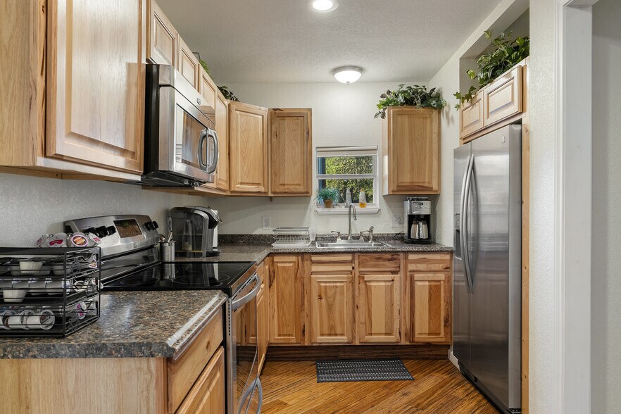 More Photos Of 101 Rolling Hills Rd, Blanco Specialty For Sale