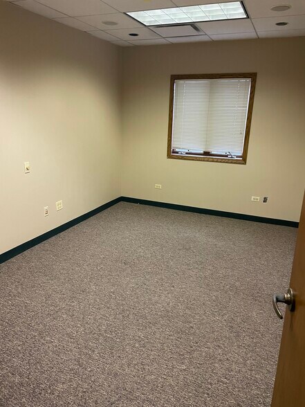 More Photos Of 1105 E Algonquin Rd, Arlington Heights Office For Lease