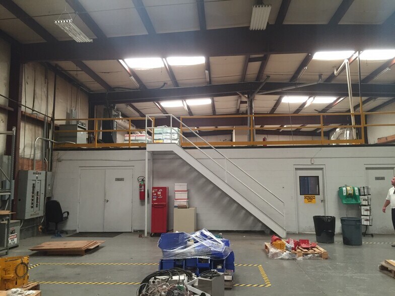 More Photos Of 2521 S Council Rd, Oklahoma City Warehouse For Lease