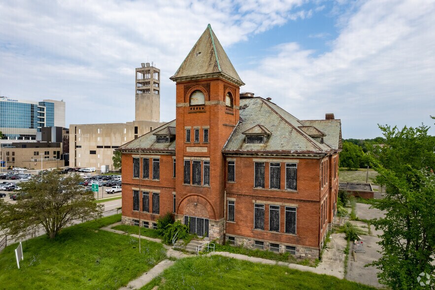 Primary Photo Of 47700 Woodward Ave, Pontiac Office For Lease