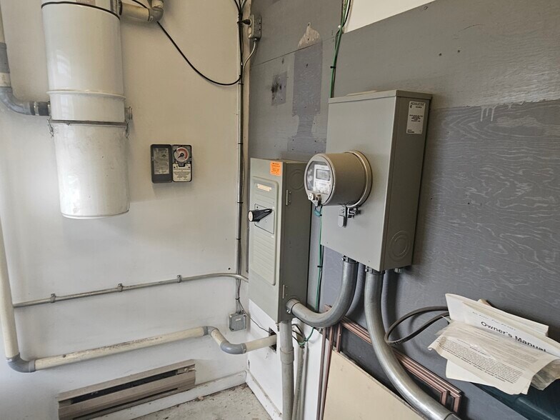 More Photos Of 30 Ridgeway Cir, Woodstock Office For Sale