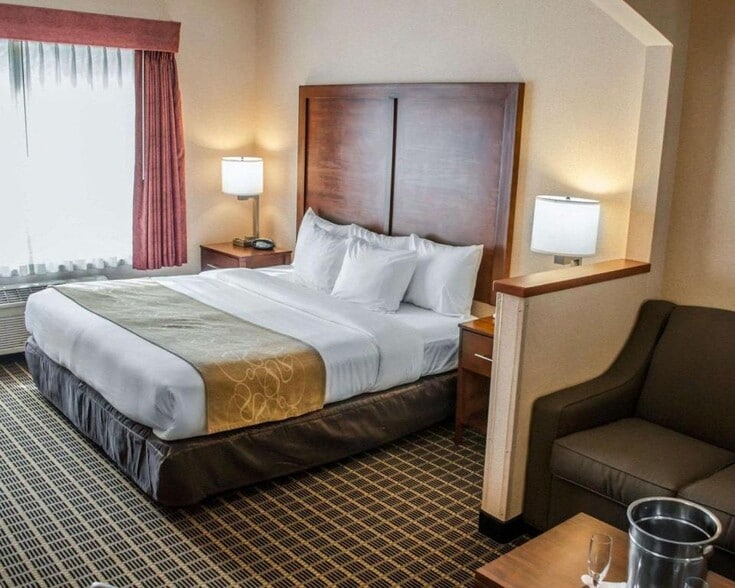 More Photos Of 11340 SW 60th Ave, Portland Hotel For Sale
